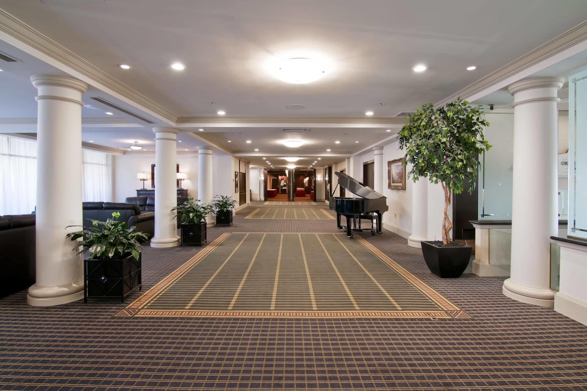 Hotel Chateau Lacombe